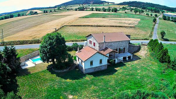 Grande propriété avec piscine à Saint-Arcons-de-Barges