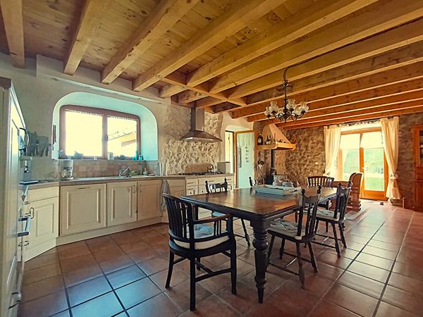 Grande propriété avec piscine à Saint-Arcons-de-Barges