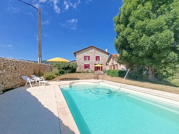 Grande propriété avec piscine à Saint-Arcons-de-Barges
