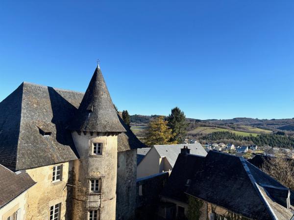 Maison, 3 chambres, garage, 3 balcons.