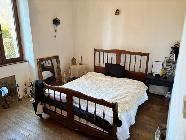 Maison, 3 chambres, garage, 3 balcons.