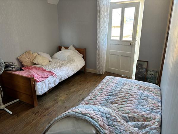 Maison, 3 chambres, garage, 3 balcons.