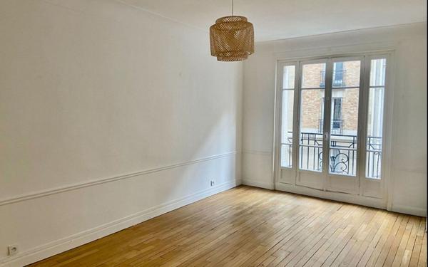 Appartement à vendre    3 pièces • 86,48 m2 Paris 15