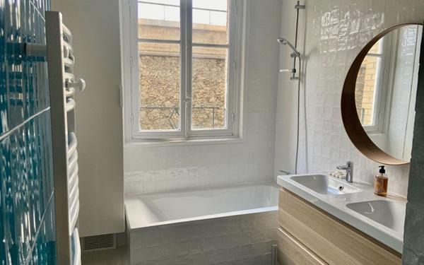 Appartement à vendre    3 pièces • 86,48 m2 Paris 15