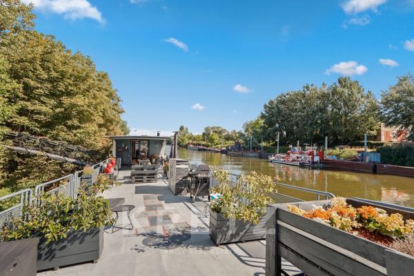 Le Port-Marly – Péniche familiale rénovée, 230 m² de confort sur l'eau, 3 chambres et terrasses