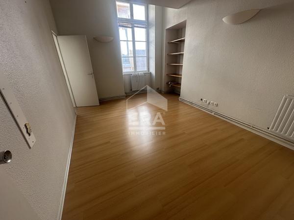 À LOUER - LOCAL PROFESSIONNEL 85 m² - ENTIÈREMENT RÉNOVÉ - CARCASSONNE