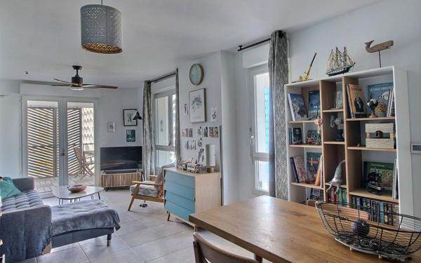 Appartement à vendre    2 pièces • 42,82 m2 Marseille 3