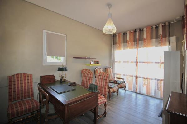 LÉOJAC – Maison plain-pied 115 m² – Terrain arboré et clos.