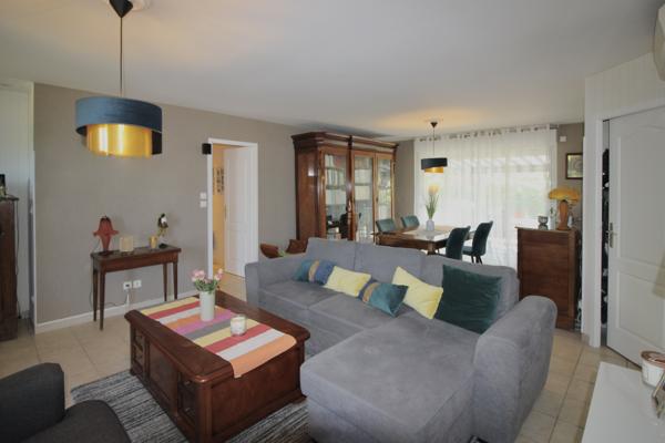 LÉOJAC – Maison plain-pied 115 m² – Terrain arboré et clos.