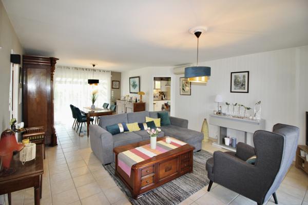 LÉOJAC – Maison plain-pied 115 m² – Terrain arboré et clos.