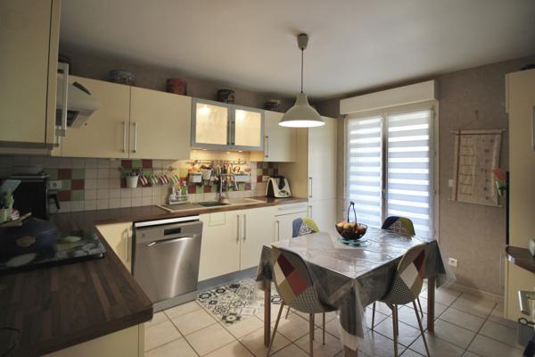 LÉOJAC – Maison plain-pied 115 m² – Terrain arboré et clos.