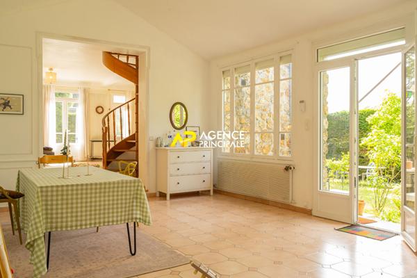 Sartrouville - Union - Maison 6 pièces 4 chambres 150 m2 €670 000 ** - Référence 9578
