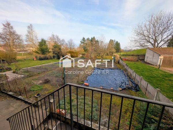 Maison élevée sur cave avec jardin – Proche commodités