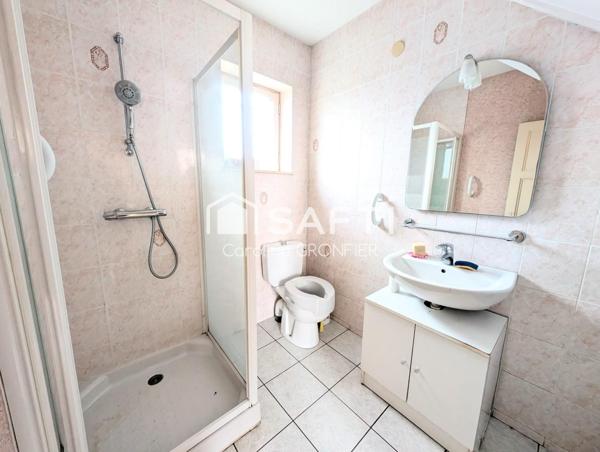 Maison élevée sur cave avec jardin – Proche commodités