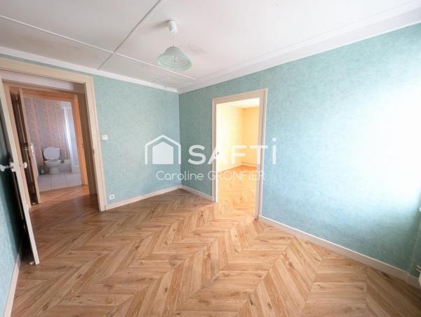 Maison élevée sur cave avec jardin – Proche commodités