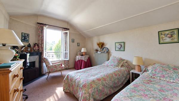 Choisy-le-Roi / Gondoles : maison de ville au calme avec jardin