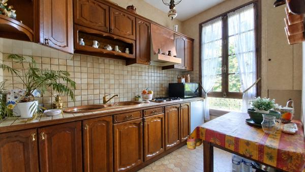 Choisy-le-Roi / Gondoles : maison de ville au calme avec jardin