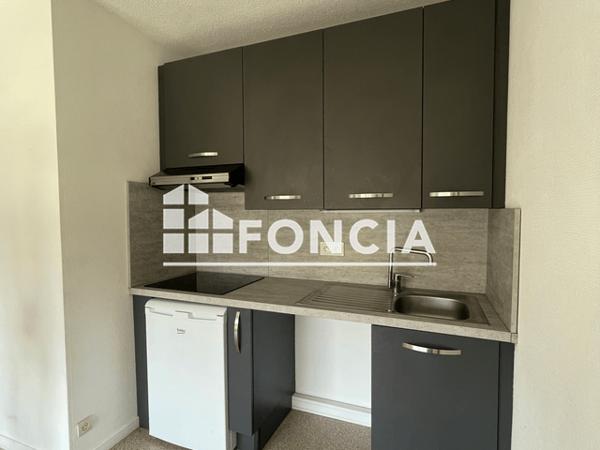 Location Studio 27.88 m² - 64 R. SAVOIE/24,70,118,160 RUE D. CANCIL Sallanches 74700