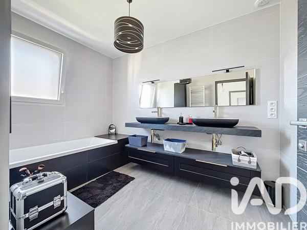 Maison à vendre 6 pièces 146 m² Saint-Laurent-de-Mure
