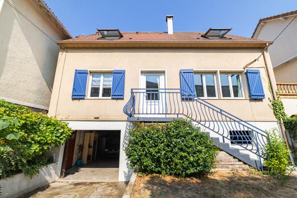 Maison
         5 pièces
        - 123 m² 360 000 € *