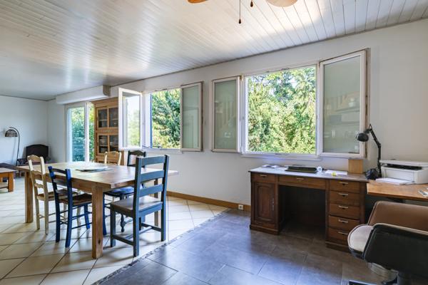 Maison
         5 pièces
        - 123 m² 360 000 € *