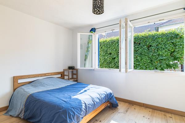 Maison
         5 pièces
        - 123 m² 360 000 € *