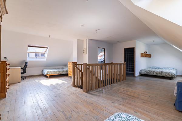 Maison
         5 pièces
        - 123 m² 360 000 € *