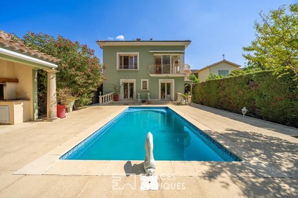 Villa bourgeoise Art Déco de 1920 avec piscine en coeur de ville