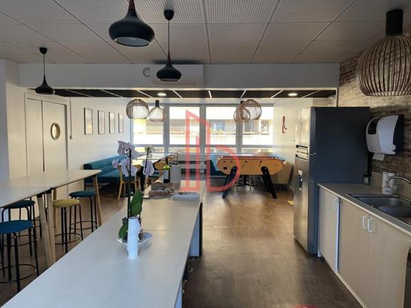 Bureau de 327 m² à louer à Bordeaux Cauderan