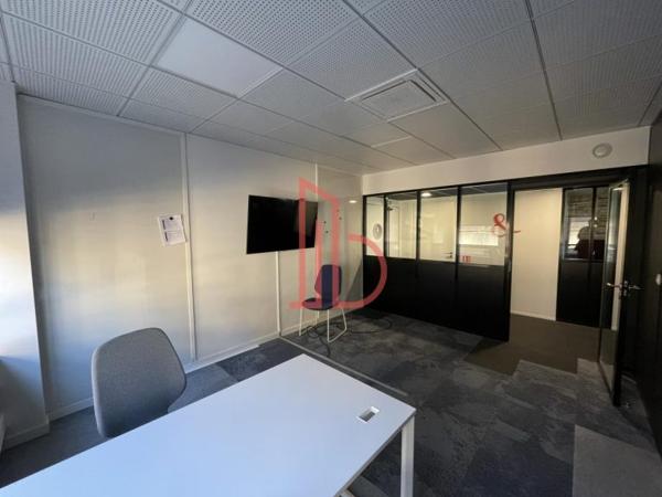 Bureau de 327 m² à louer à Bordeaux Cauderan