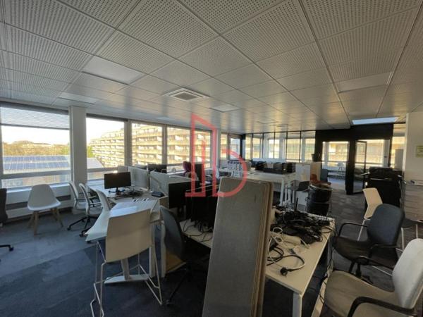 Bureau de 327 m² à louer à Bordeaux Cauderan