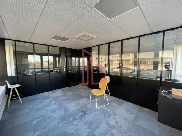 Bureau de 327 m² à louer à Bordeaux Cauderan