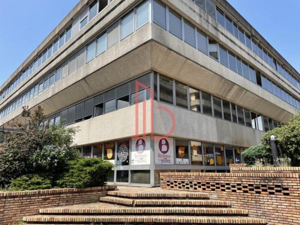 Bureau de 327 m² à louer à Bordeaux Cauderan