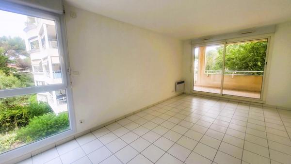 Magnifique T3  avec grande terrasse de 18 m² au calme dans  Résidence standing