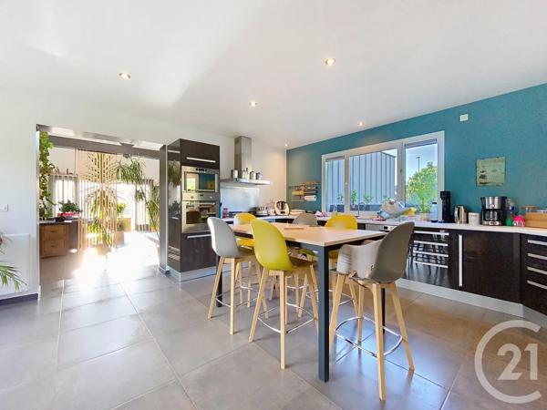 Maison à vendre  8 pièces - 213,50 m 2   CHARTRES  - 28