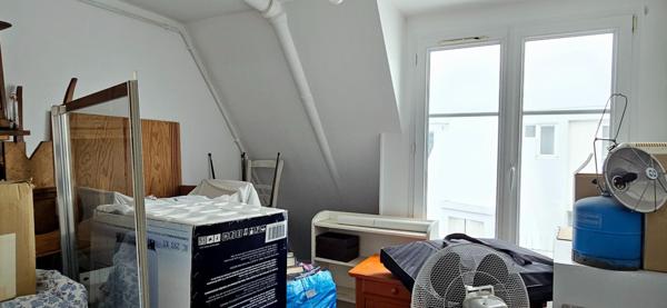 Chambre de bonne lumineuse