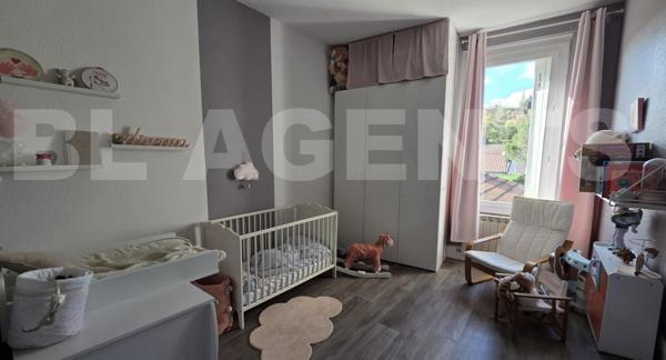 Charmante Maison de Ville Entièrement Rénovée avec Jardin Paysagé et Piscine Chauffée