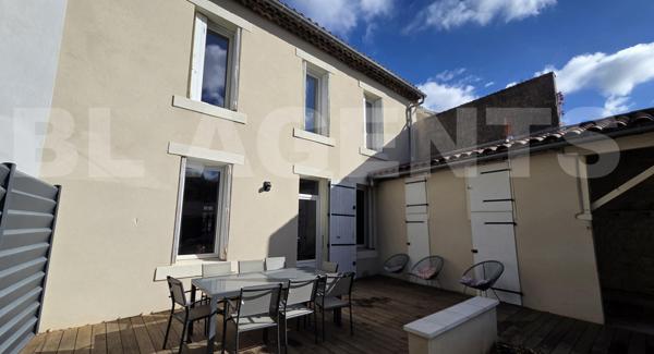 Charmante Maison de Ville Entièrement Rénovée avec Jardin Paysagé et Piscine Chauffée