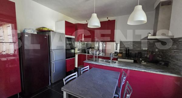 Charmante Maison de Ville Entièrement Rénovée avec Jardin Paysagé et Piscine Chauffée