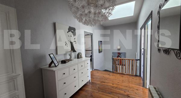 Charmante Maison de Ville Entièrement Rénovée avec Jardin Paysagé et Piscine Chauffée