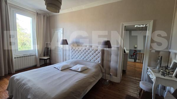 Charmante Maison de Ville Entièrement Rénovée avec Jardin Paysagé et Piscine Chauffée