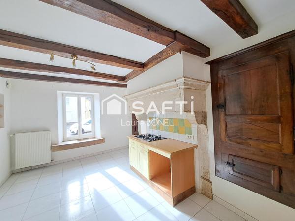 Maison de ville rénovée avec dépendances