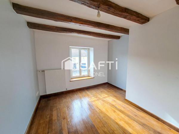 Maison de ville rénovée avec dépendances