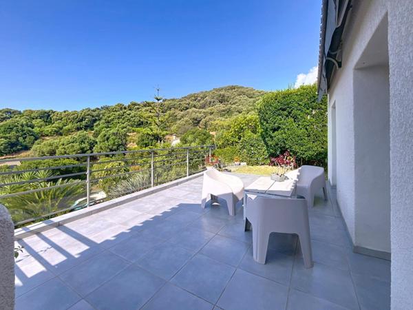 Belle maison avec piscine sur beau terrain arboré