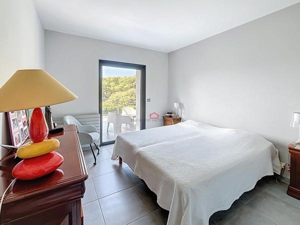 Belle maison avec piscine sur beau terrain arboré