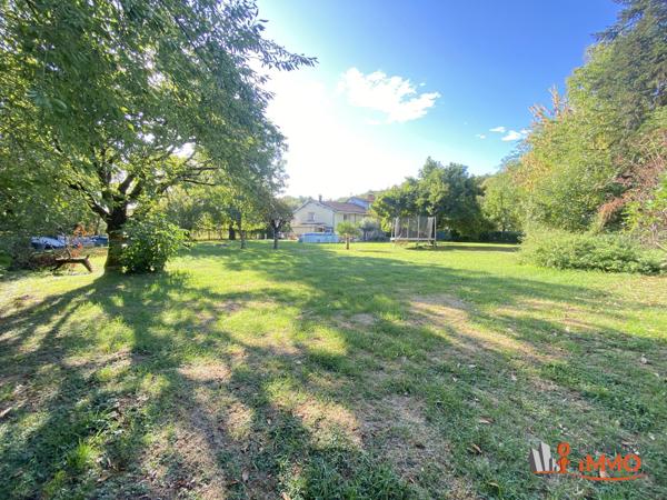 Exclusivité – Charmante maison mitoyenne de 157 m² avec grand terrain à Vaulx-Milieu