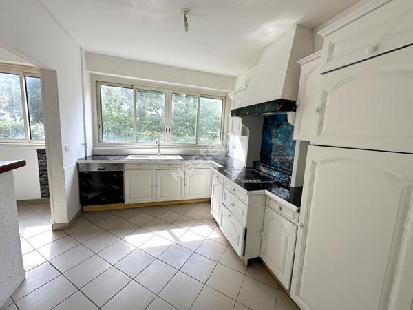 Nantes - Orvault- Pont du Cens : En VENTE Appartement T3, 69 m², 2 chambres + bureau, cuisine aménagée. Appartement fonctionnel. Cave et parking.