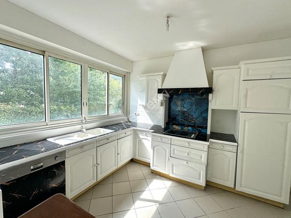 Nantes - Orvault- Pont du Cens : En VENTE Appartement T3, 69 m², 2 chambres + bureau, cuisine aménagée. Appartement fonctionnel. Cave et parking.