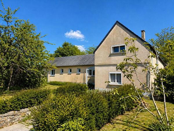Bellême centre à pied - Grande maison 7 chambres avec jardin de 1800 m², garage et fort potentiel