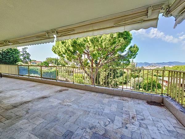 Appartement Cannes 4 pièces 123.30 m² dernier étage terrasse vue verdure et mer